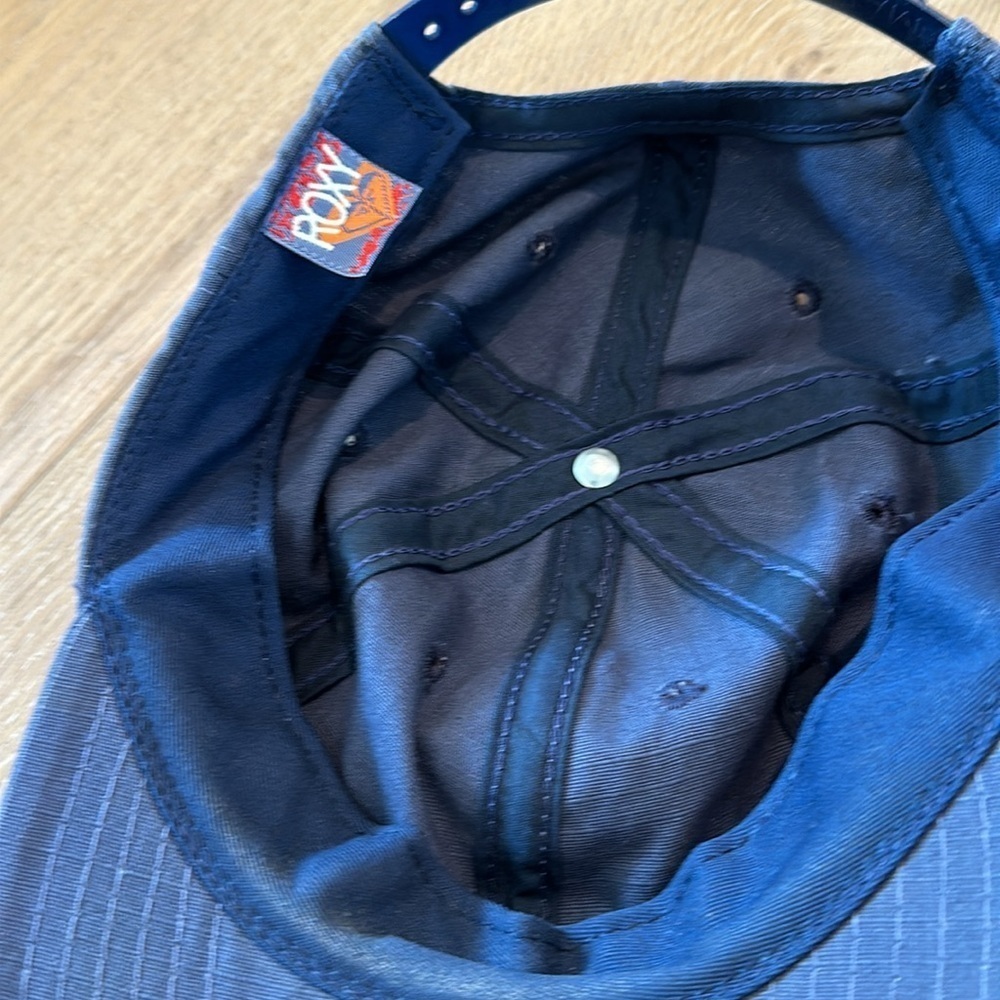Roxy hat - Picture 2 of 2